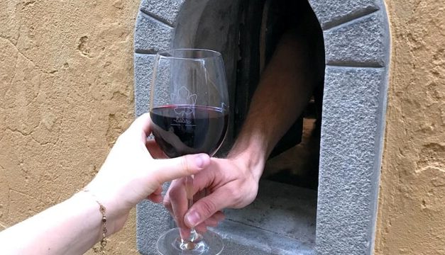 Florence’s “Buchette del Vino”: A Tourist Phenomenon