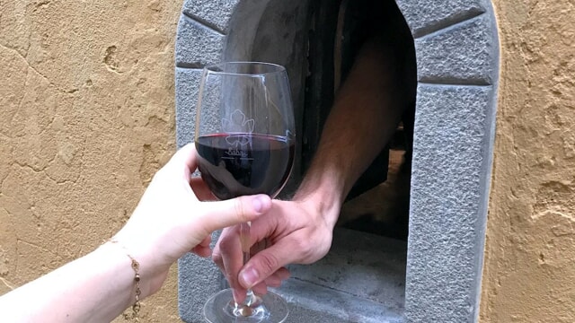 Florence’s “Buchette del Vino”: A Tourist Phenomenon